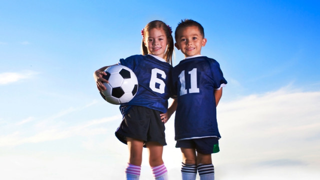 Все на футбол! 10 причин записать ребенка в футбольную секцию