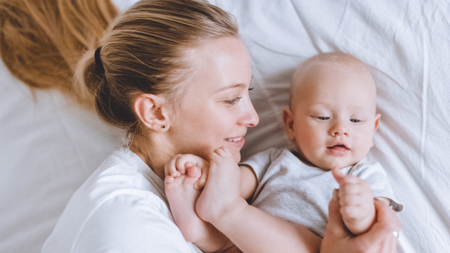 мама с младенцем