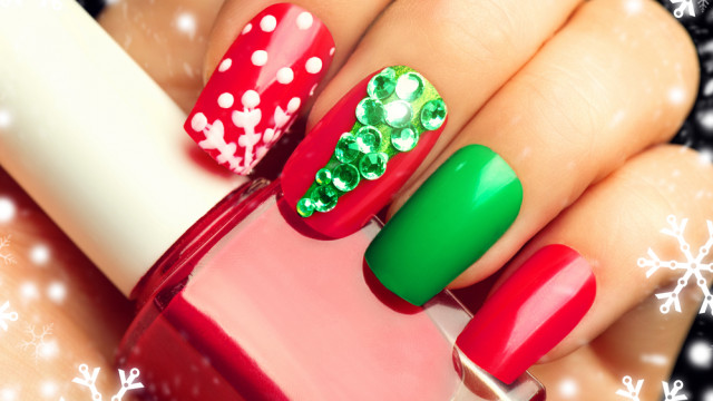 Празднично до кончиков ногтей: 19 идей новогоднего маникюра