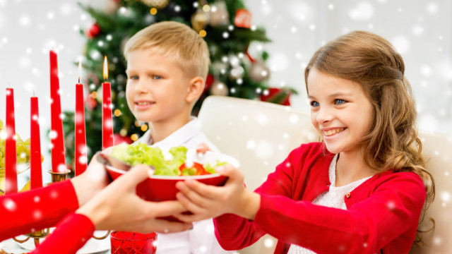 новогодний стол дети новый год