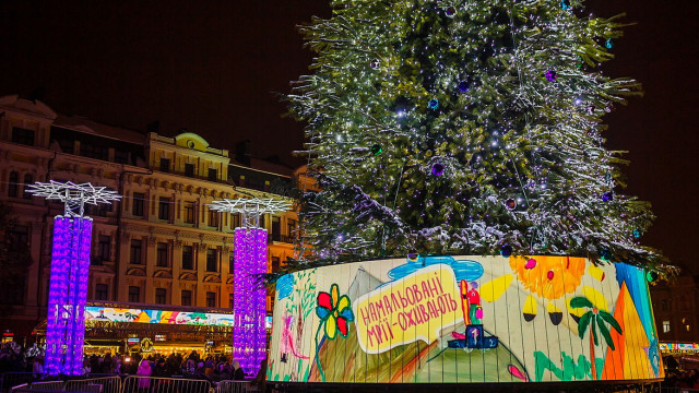 #Главная елка страны зажглась рисунками детских мечтаний с  марафона #моядитячамр