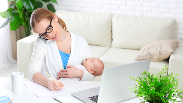 Четвертый триместр: почему молодая мама не сможет совместить материнство и карьеру?