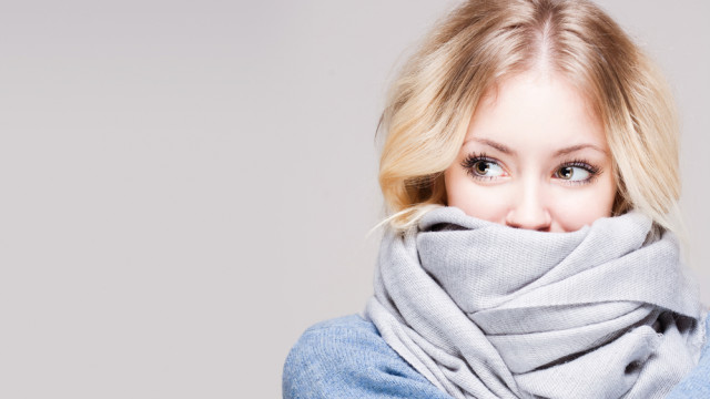 девушка в шарфе