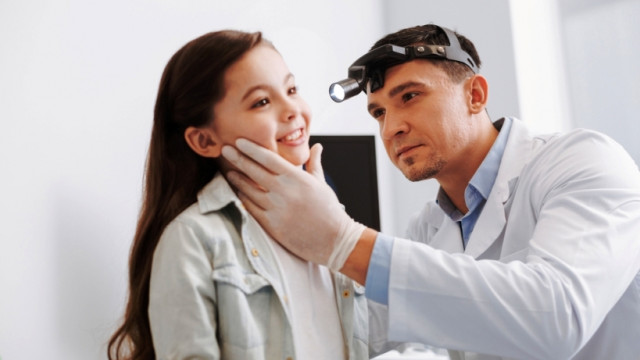 Признаки возможных проблем со слухом у ребенка