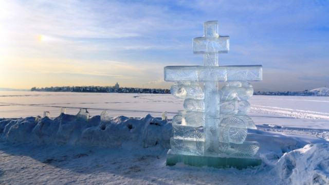 Крещенские традиции: святим воду, купаемся в проруби и заряжаемся позитивом