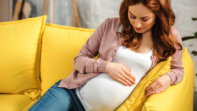 Тянущие боли внизу живота: когда будущей маме нужно немедленно обращаться к врачу