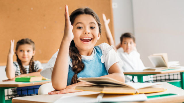 Не только правильные парты: какие методы профилактики сколиоза необходимы в школе