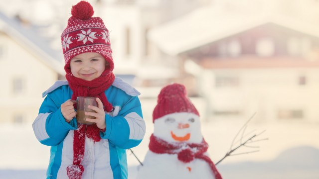 Дитина і сніговик