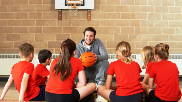 Хороший спортивный детский тренер, каким он должен быть: подсказки для родителей