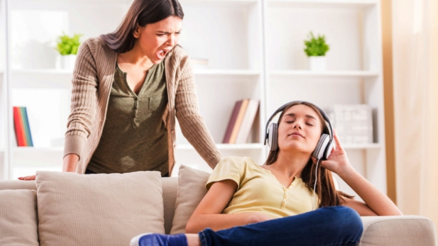 Конфликтный подросток: правила взаимодействия для родителей