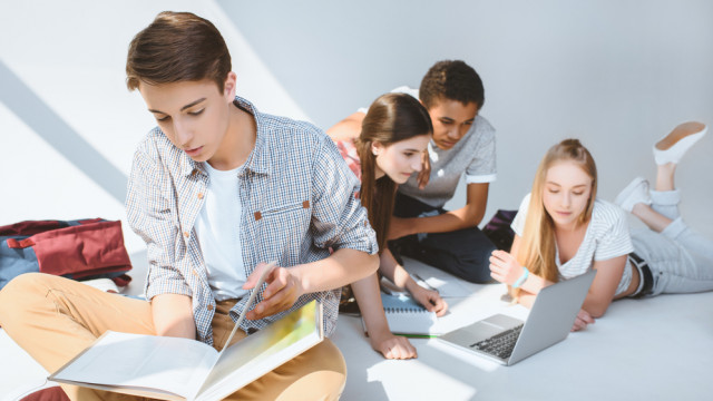 старшеклассники учатся