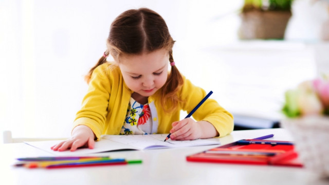 Игры, рисование, прописи: как научить ребенка писать
