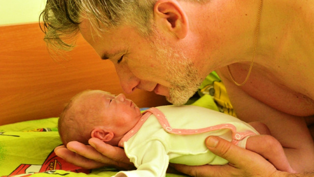 Раннее счастье: история заботливого папы девочки которая родилась  на 26 неделе