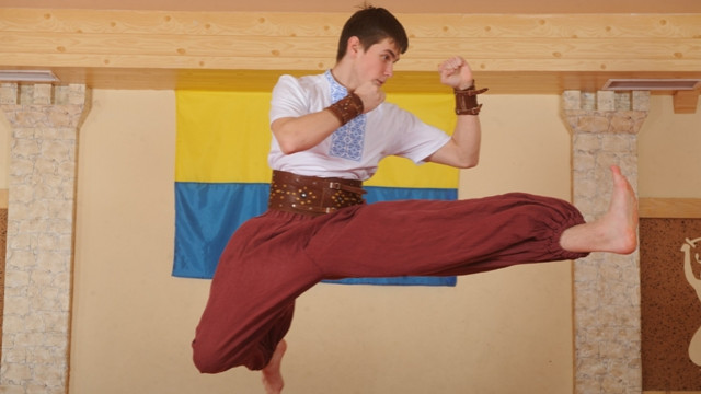 Украинские боевые танцы: как воспитывают современных казаков