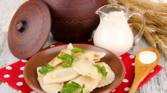 Вареники с творогом и не только - что приготовить на Масленицу