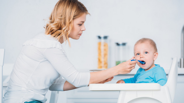 Время каш: как и когда вводить каши ребенку до года?