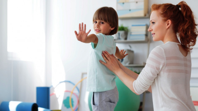 Реабилитолог о головной боли, нарушения осанки у детей и методах ее коррекции