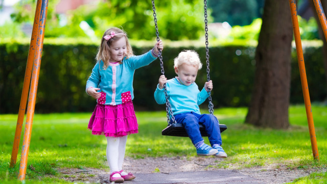 как вести себя на детской площадке