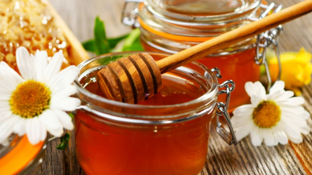 Мед в детском меню: когда можно давать детям, чтобы не навредить