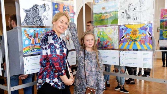 Украина в виде фантастических созданий: уникальная выставка детских рисунков открылась в Киеве