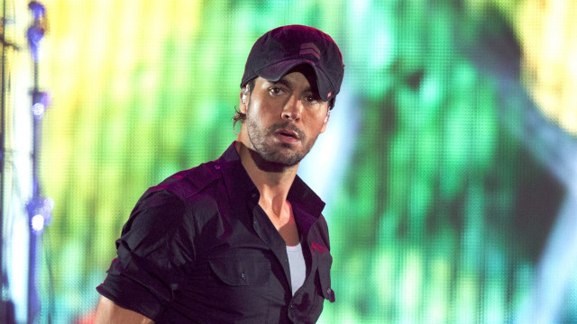 Звездные папы: Енрике Иглесиас провел "серьезный разговор" с сыном. Очень мило!