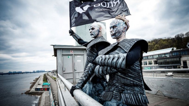 Белые ходоки в столичном метро: необычная акция в поддержку сериала