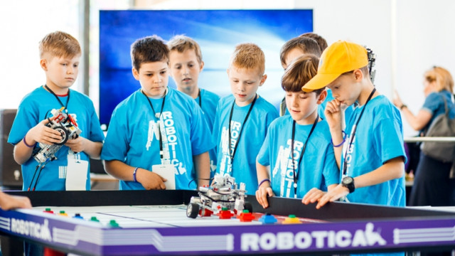 Фестиваль ROBOTICA:  роботы-футболисты,  битва дронов, робосумо и другие интересности