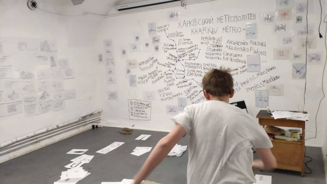 «Ветки и трубы»: инклюзивная выставка двух художников-подростков на Биеннале