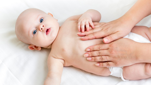 Коліки в новонародженого: зцілюючий масаж животика для немовлят