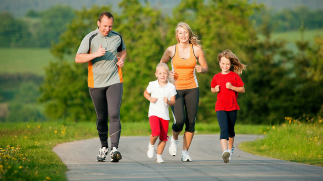 Марафон для всех: кто готов  бежать за тех, кто не может преодолеть дистанцию?