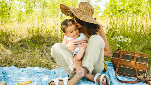 прогулки в жару с маленьким ребенком