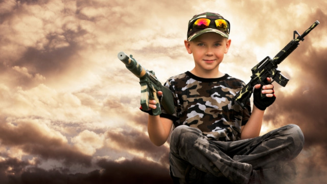 Детство в камуфляже: кому и зачем нужна детская милитаризация