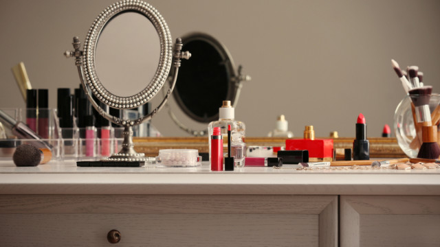 У холодильнику, ванній чи на туалетному столику: як правильно зберігати косметику?