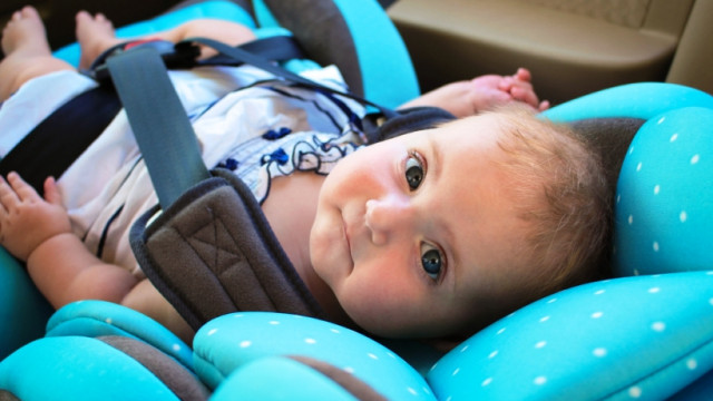 Путешествия с малышом: как ездить на машине в жару