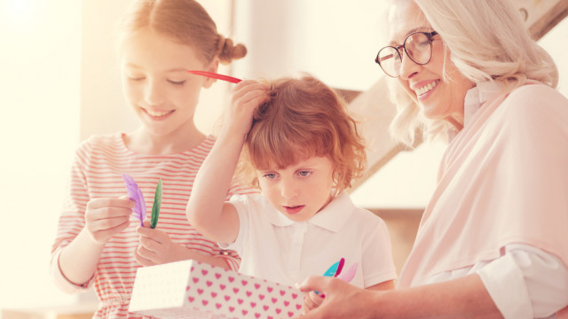 дети любят бабушку