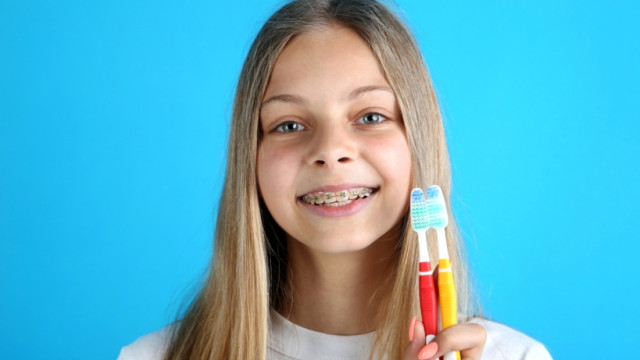 Идеальная улыбка: золотые правила ухода за брекетами