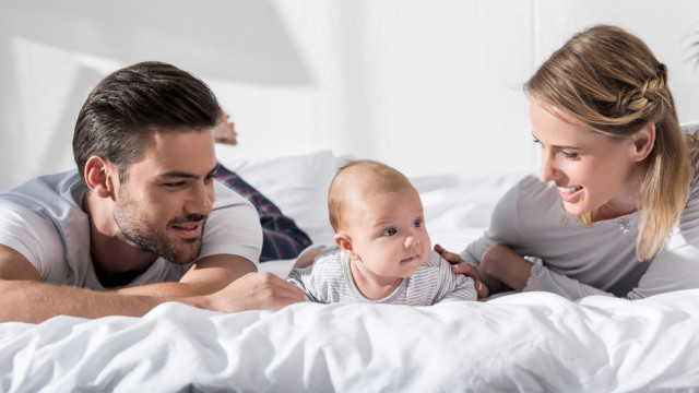 Коли поповзе? Розвиток дітей першого року життя