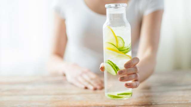 Не дай себе засохнуть: главные признаки обезвоживания в жару