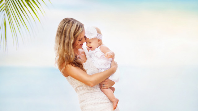 Як врятуватися мамі з немовлям у спеку?