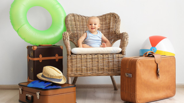 Що взяти із собою у подорож з немовлям