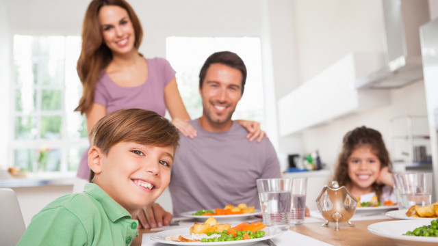 Усі за стіл: як сімейні обіди зміцнюють родину