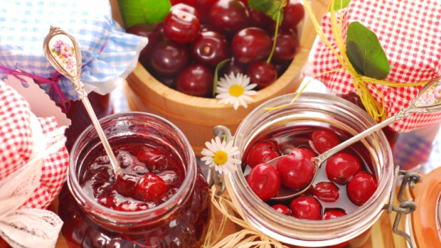 Вишневі солодощі: три рецепти, які варто спробувати